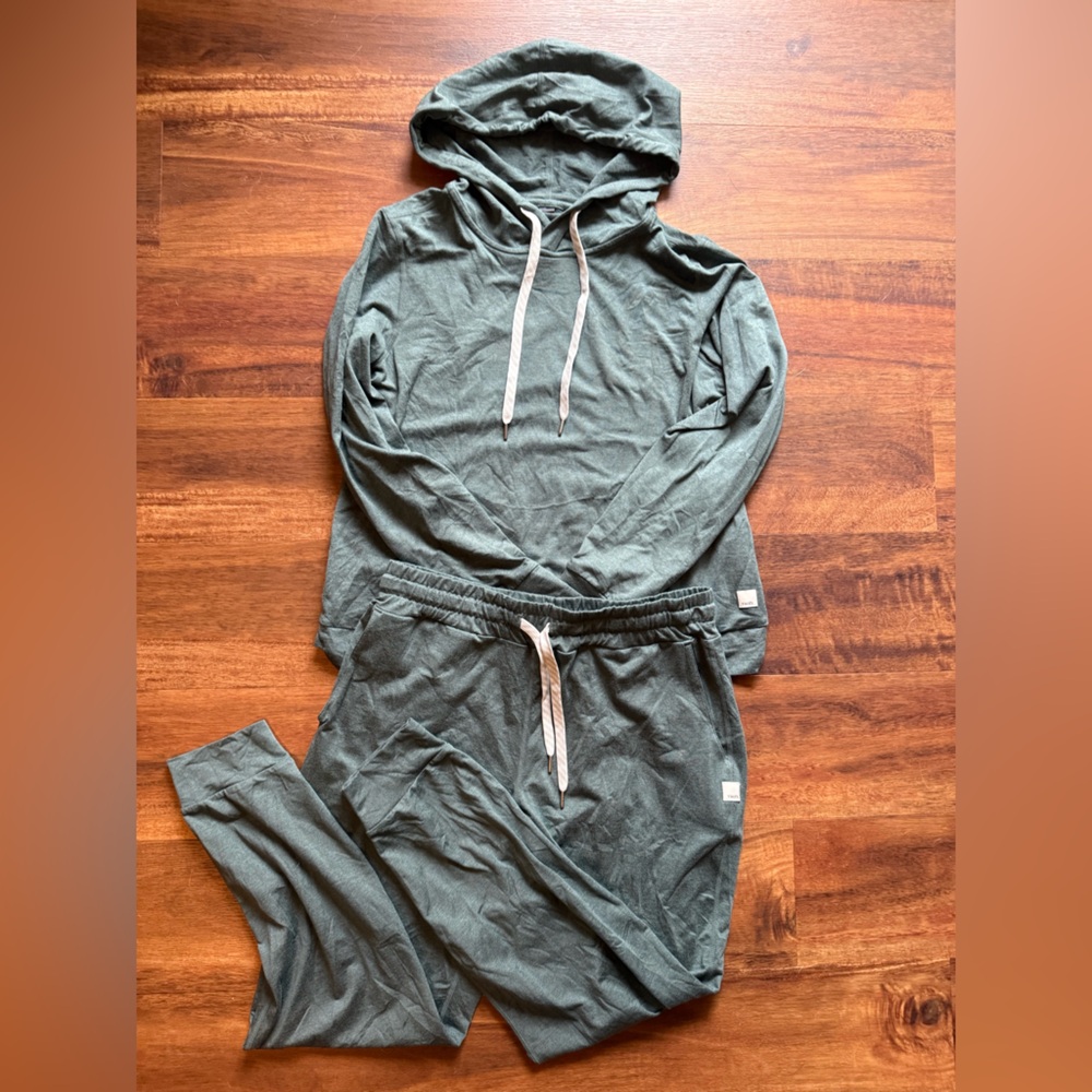Vuori Sweatshirt and Jogger Set
